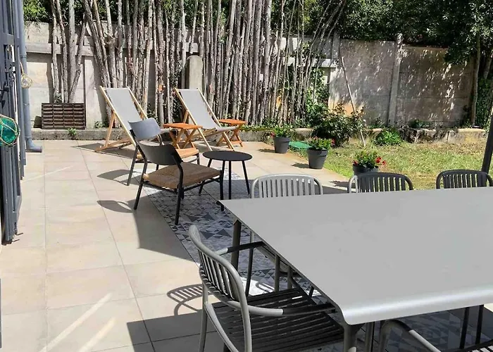 Eureka Air-conditioned Pereire - Dom wakacyjny